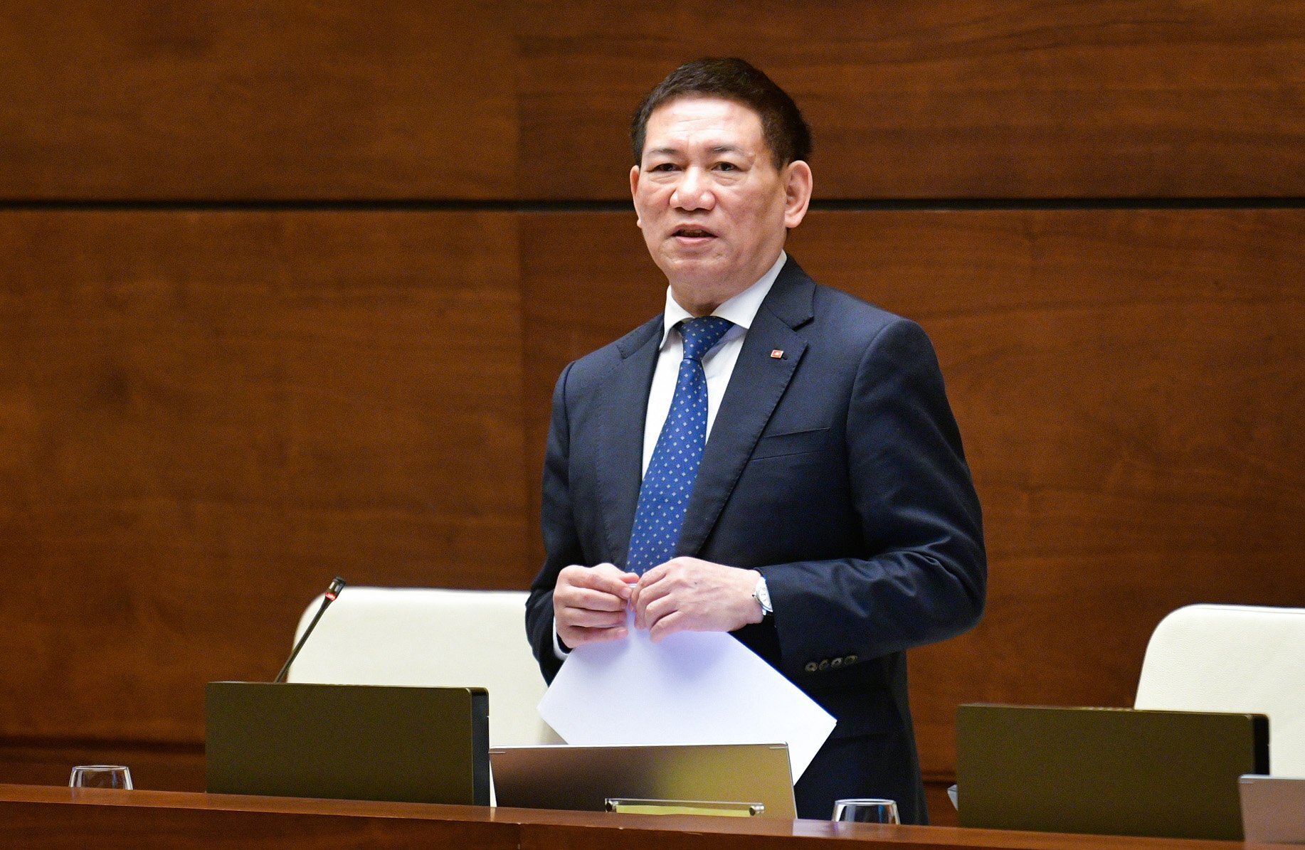 Bộ trưởng Tài chính Hồ Đức Phớc trả lời chất vấn tại phiên họp thứ 31 của Ủy ban Thường vụ Quốc hội. (Ảnh: Quochoi.vn)