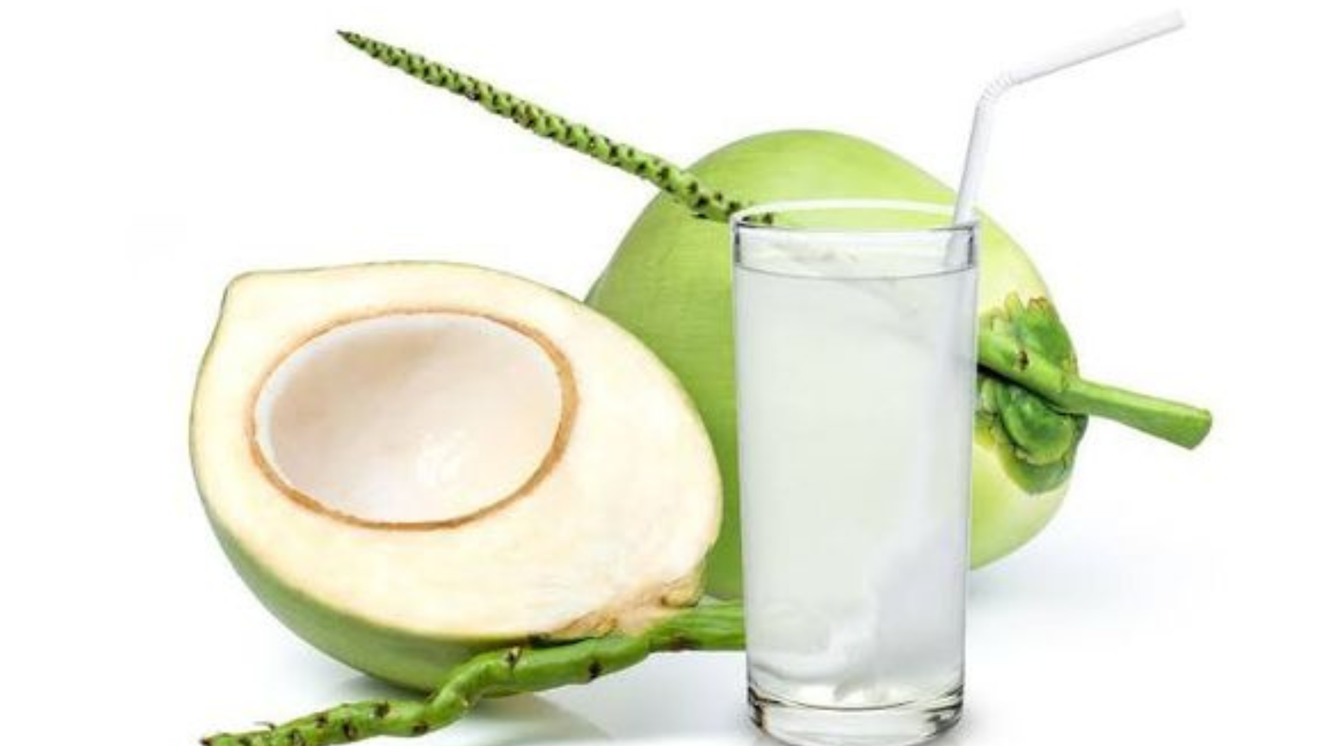 Uống nước dừa đem lại nhiều lợi ích sức khoẻ (Ảnh: Pinterest)