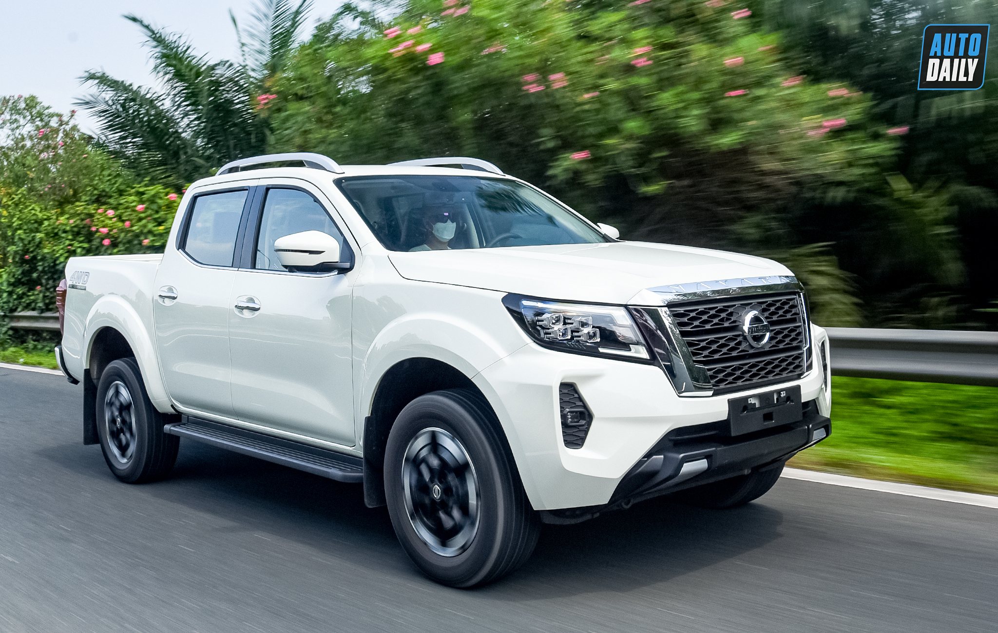 Nissan Navara 2021 là mẫu xe bán tải đa dụng và mạnh mẽ, nổi tiếng với khả năng vận hành đa dạng và độ bền bỉ. (Ảnh: Nissan Việt Nam)