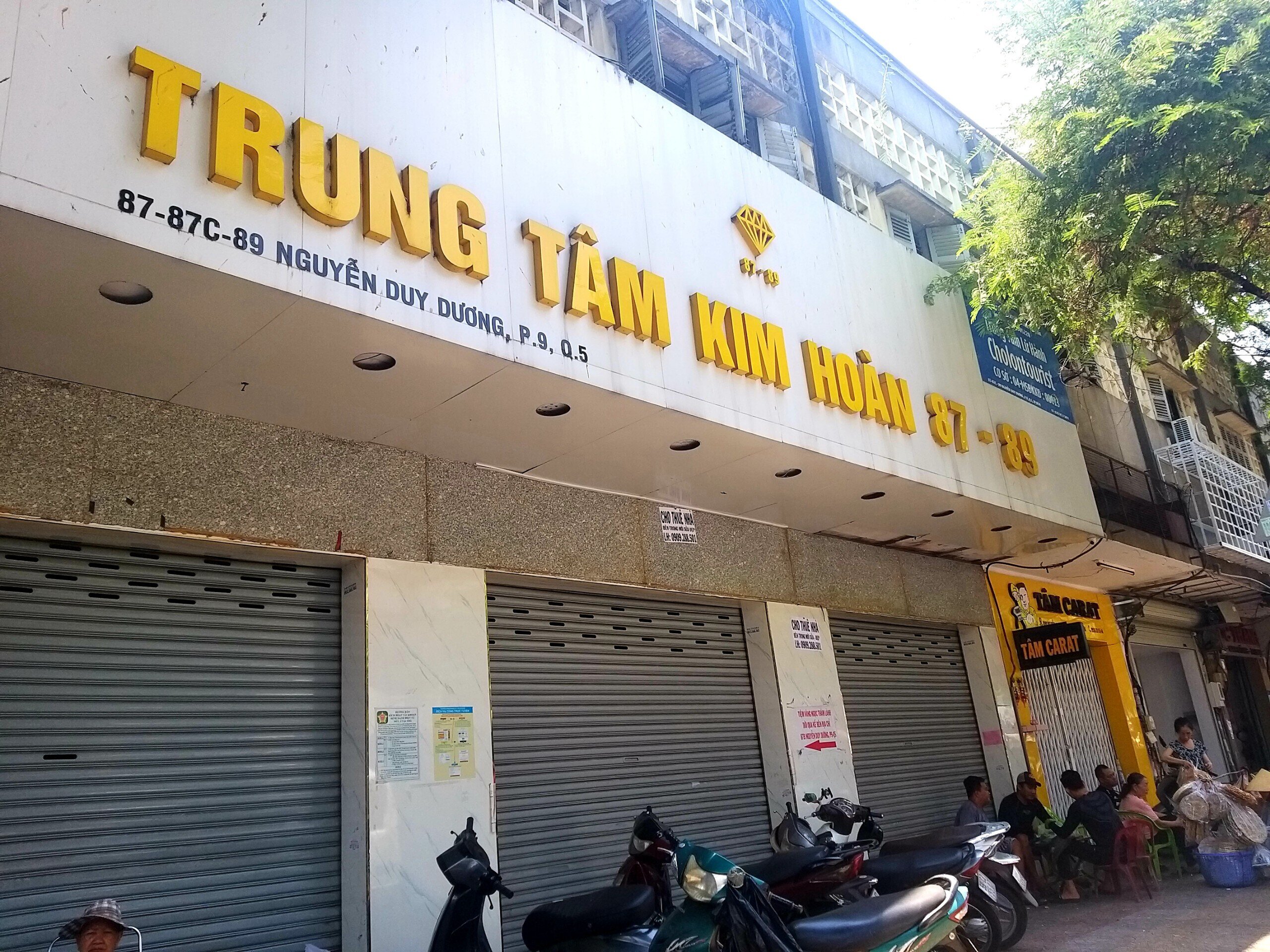 Điểm kinh doanh vàng bạc đá quý trên đường Nguyễn Duy Dương - bên hông chợ An Đông đóng cửa gần 2 năm qua. (Ảnh: H. Linh)