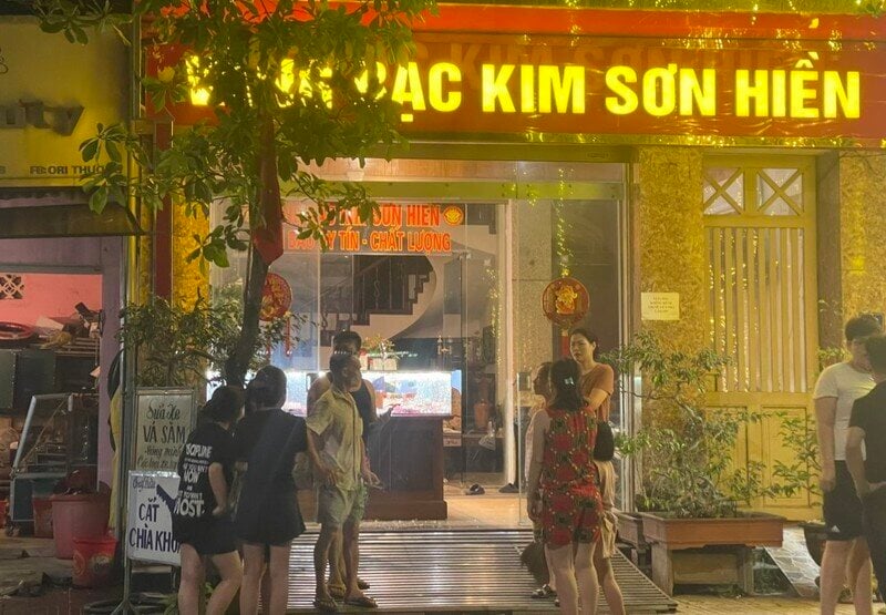 Tiệm vàng Kim Sơn Hiền bị trộm đi nhiều trang sức. (Ảnh: CTV)