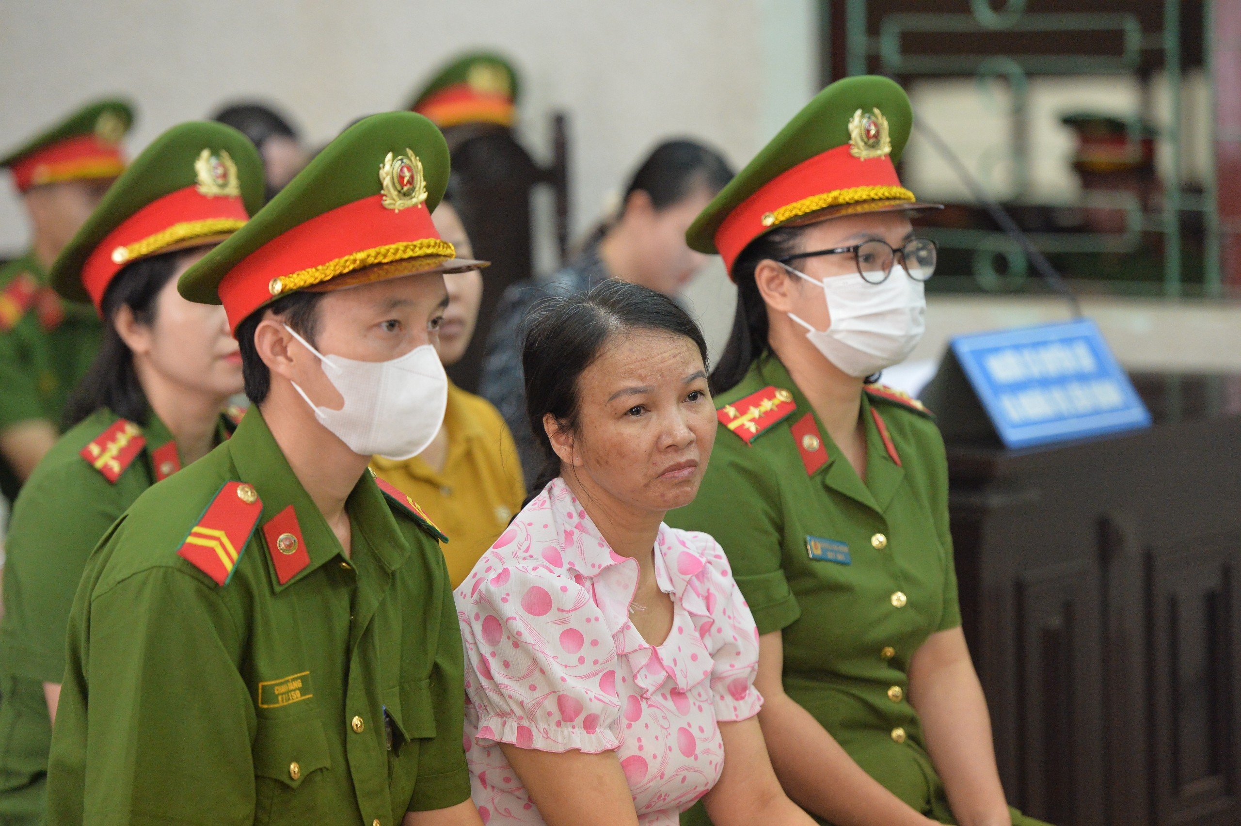 Bị cáo Trần Thị Hiền (49 tuổi, mẹ nữ sinh Cao Mỹ Duyên).