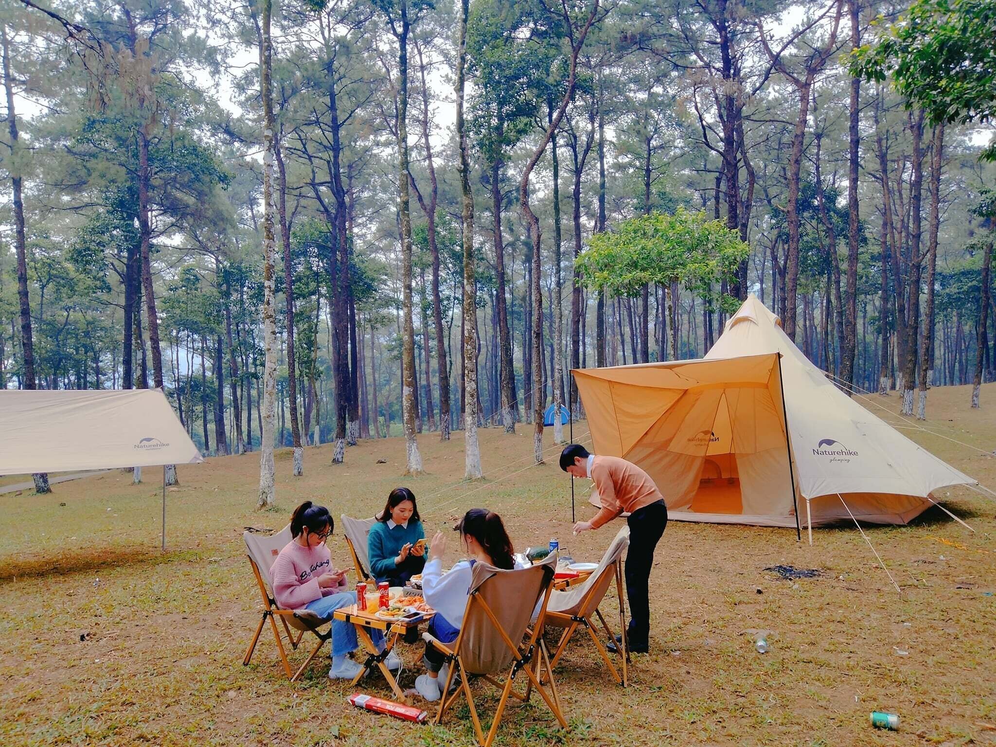 Trải nghiệm cắm trại tại Vườn Quốc gia Ba Vì.