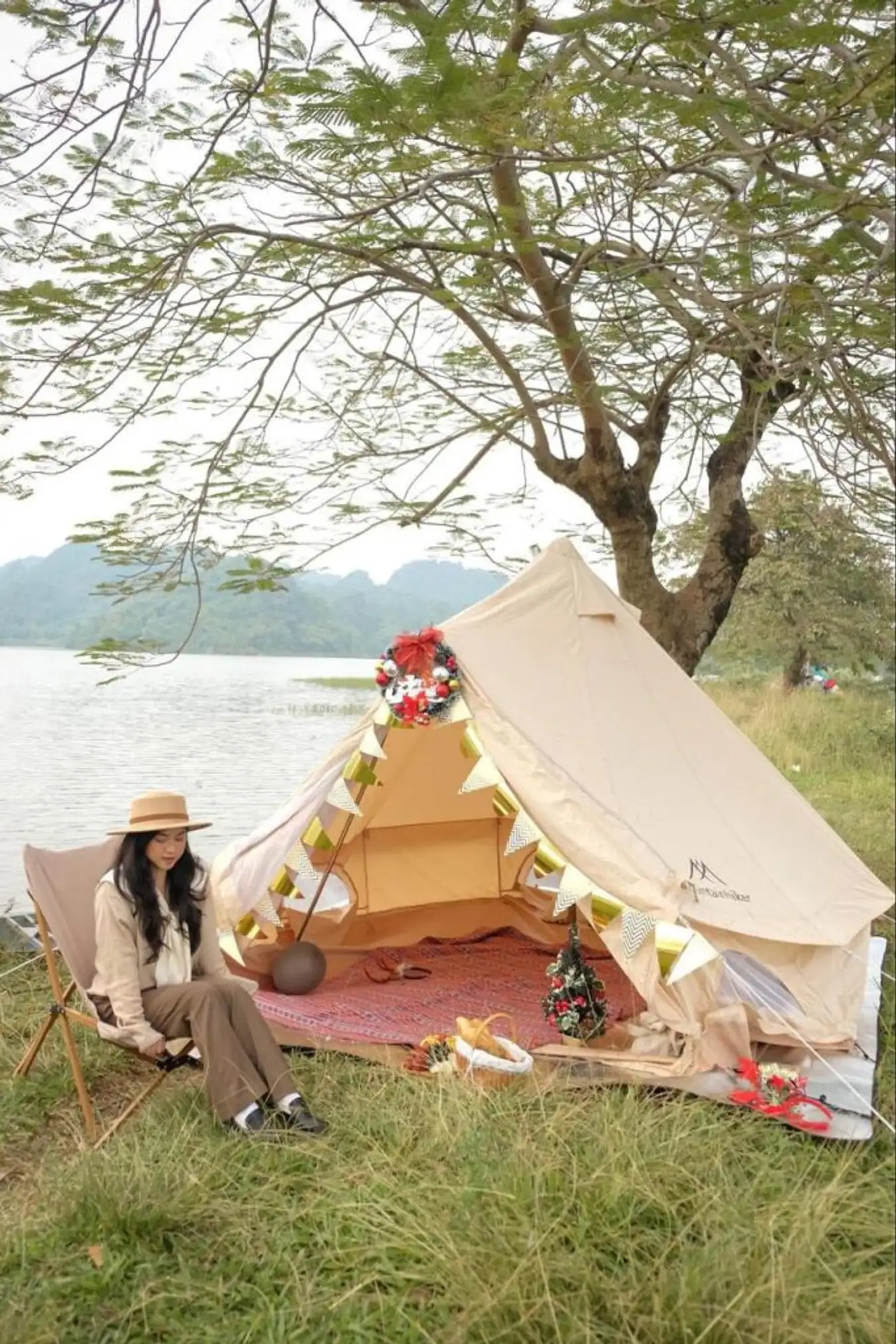 Cắm trại ở Hồ Quan Sơn.