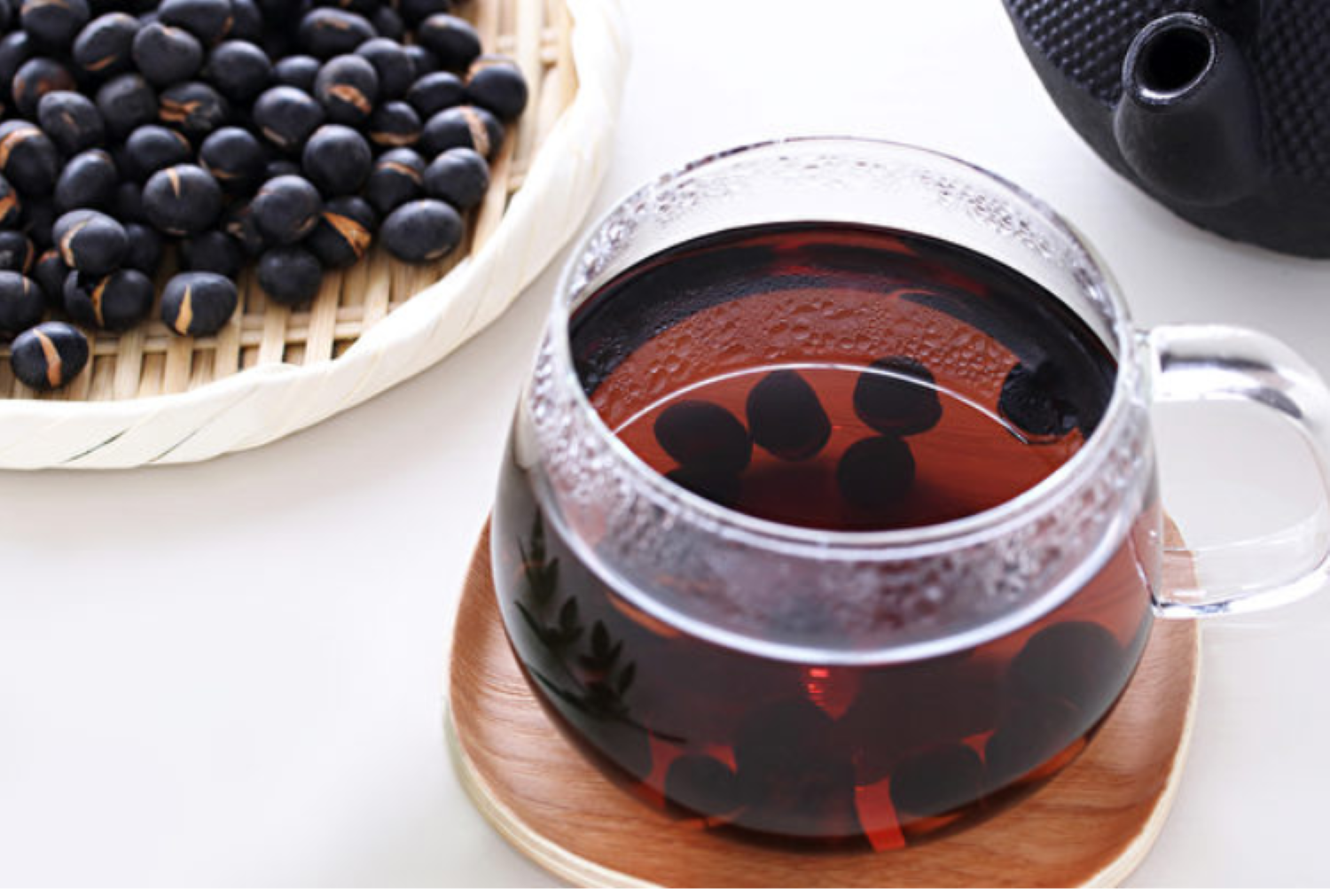 Trào lưu uống nước đậu đen để giảm cân rất phổ biến. (Nguồn: Epochtimes)