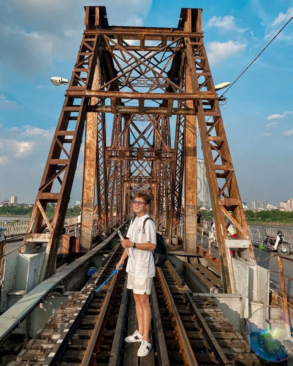 Cầu Long Biên là điểm check-in nổi tiếng ở Hà Nội.
