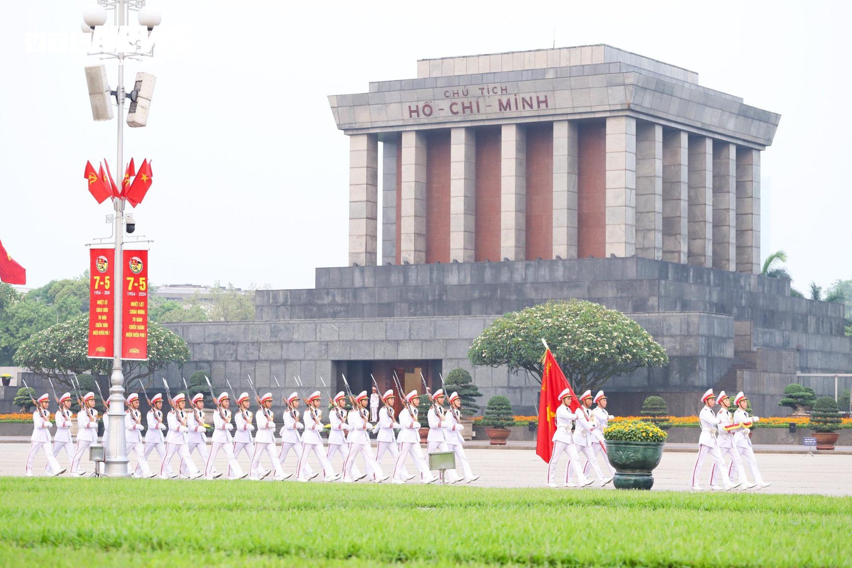 Lễ thượng cờ tại Quảng trường Ba Đình.