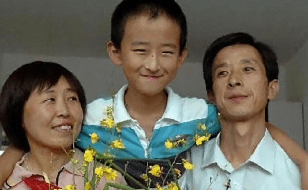 Trương Dương và bố mẹ. (Ảnh: Sohu)