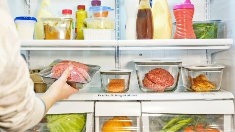 Tủ lạnh giúp bảo quản thực phẩm nhưng chỉ trong thời gian nhất định. (Ảnh minh hoạ)