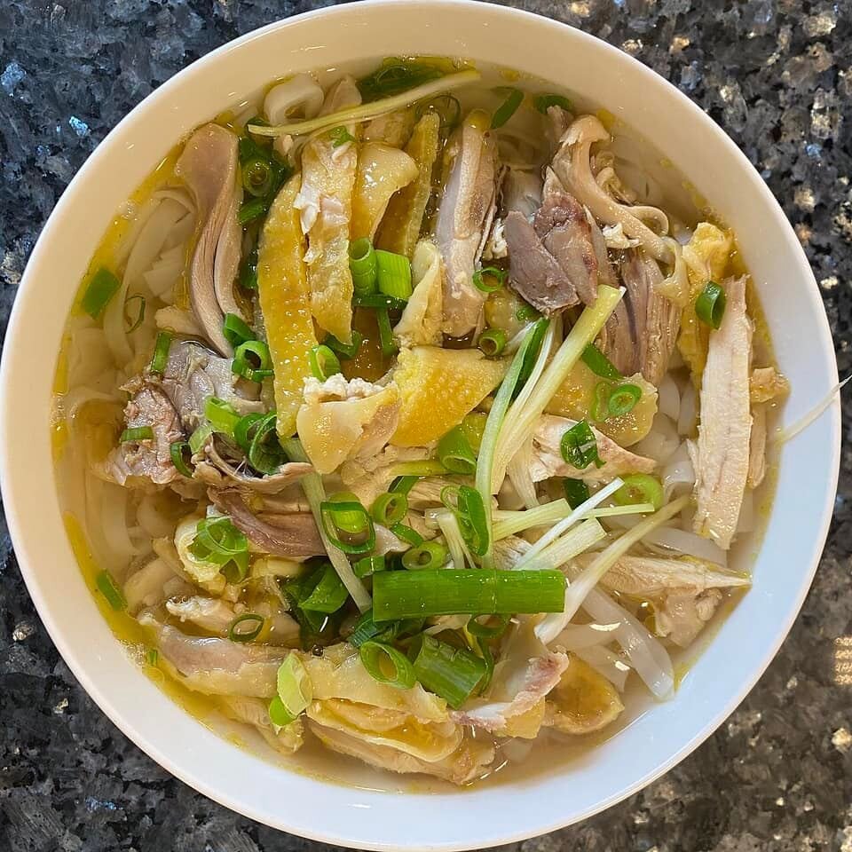 Quán phở Nha Trang Bắc Nam Ngân có menu đa dạng với nhiều lựa chọn dành cho thực khách như phở tái lăn, tái gầu, phở đặc biệt, phở gà,...