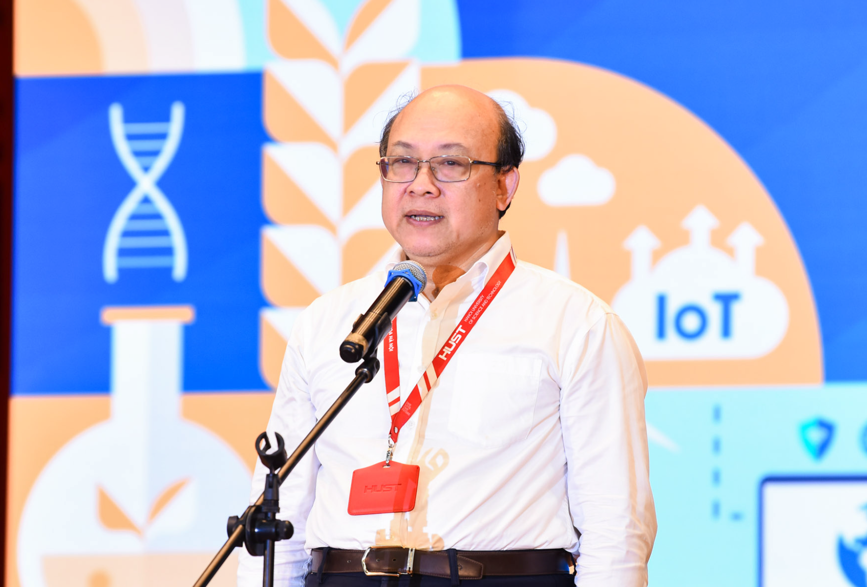 PGS.TS Huỳnh Quyết Thắng phát biểu lễ tổng kết.