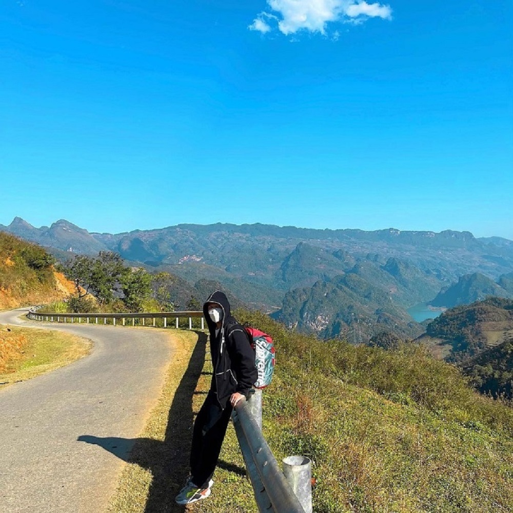 Từ trung tâm thành phố về đây khoảng 130 km.