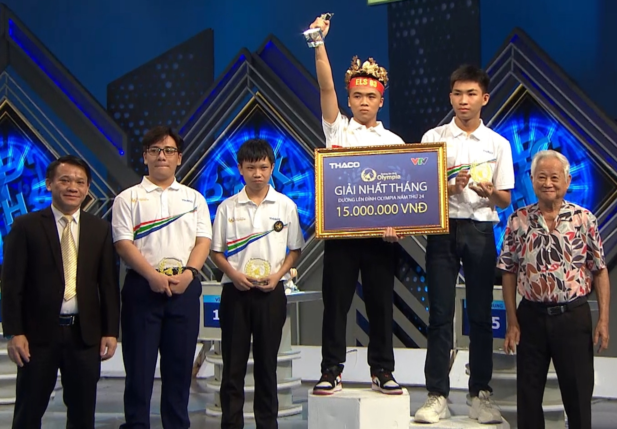 Duy Hùng giành được vòng nguyệt quế.