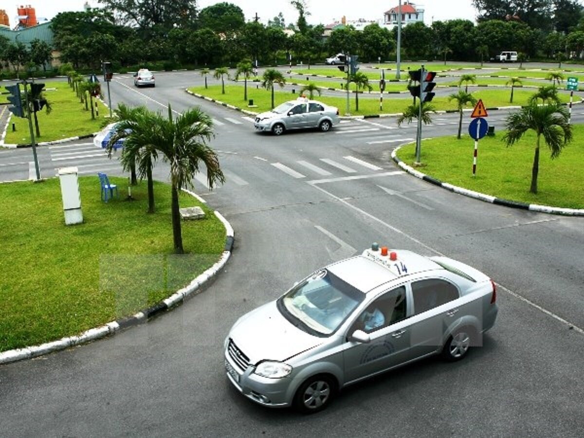 Chi phí học lái xe tuỳ bằng và trung tâm đào tạo. (Ảnh minh hoạ).