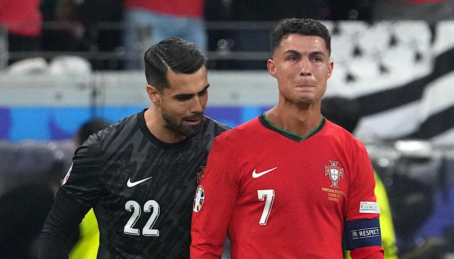 Diogo Costa cứu Ronaldo khỏi kịch bản thảm họa.