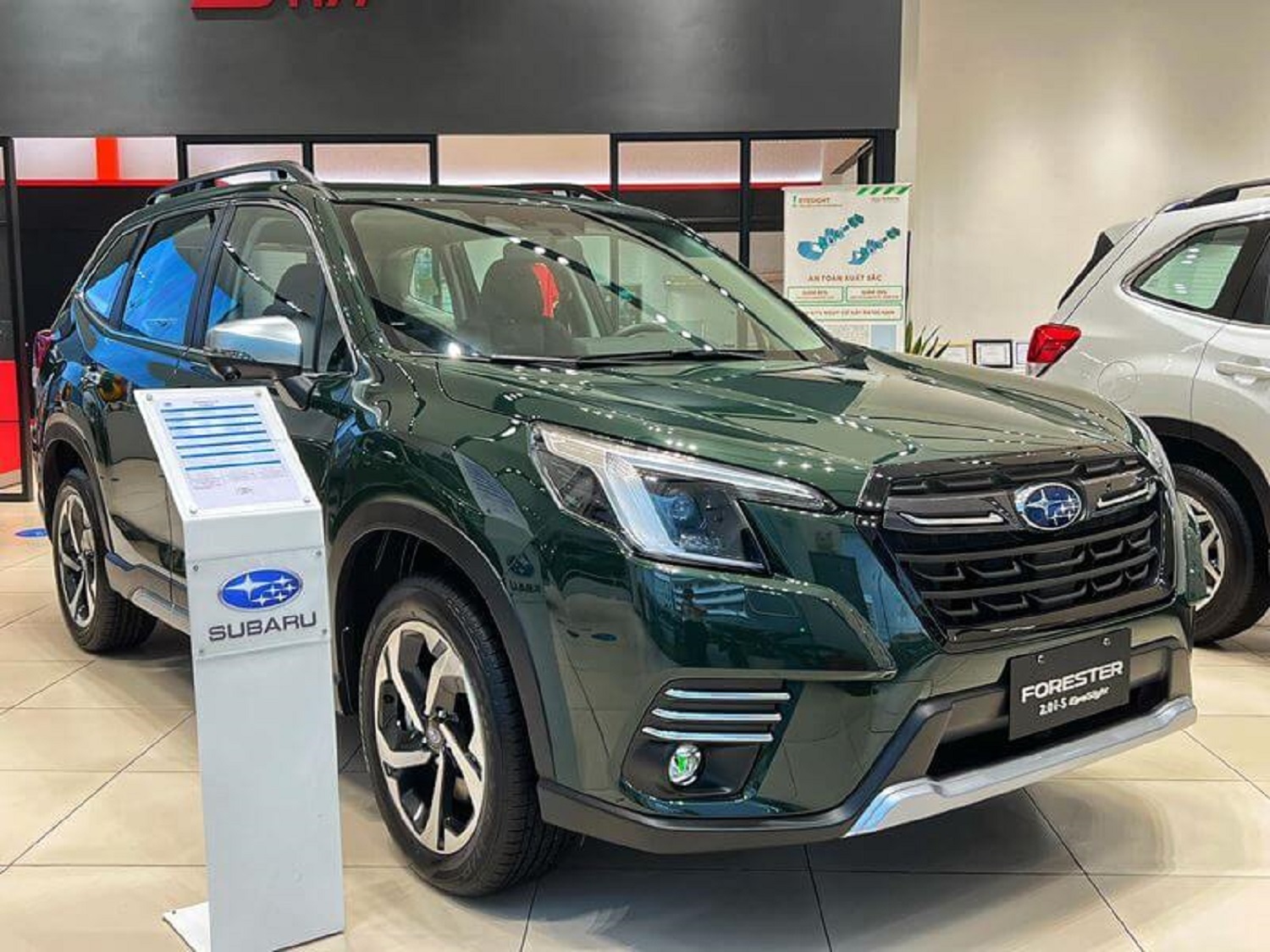 Xe Subaru Forester 2023 đang được hãng giảm giá khá mạnh. Bản 2.0 iS EyeSight được giảm 250 triệu đồng, kèm chế độ bảo hành 5 năm, không giới hạn số km. (Ảnh minh hoạ: Subaru).