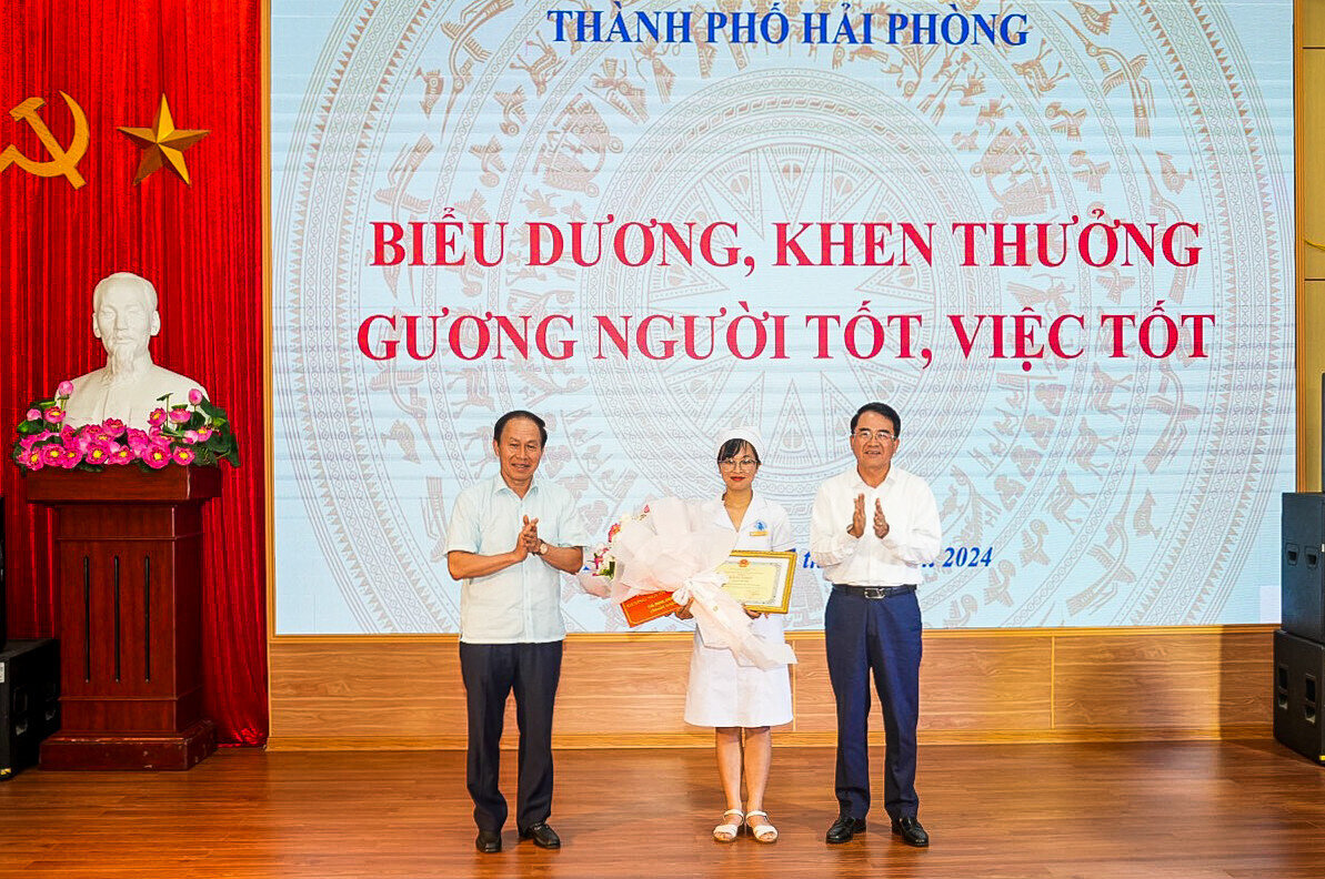 Điều dưỡng Nguyễn Thị Thảo đã nhận Bằng khen của Chủ tịch UBND TP Hải Phòng. (Ảnh: CTV)