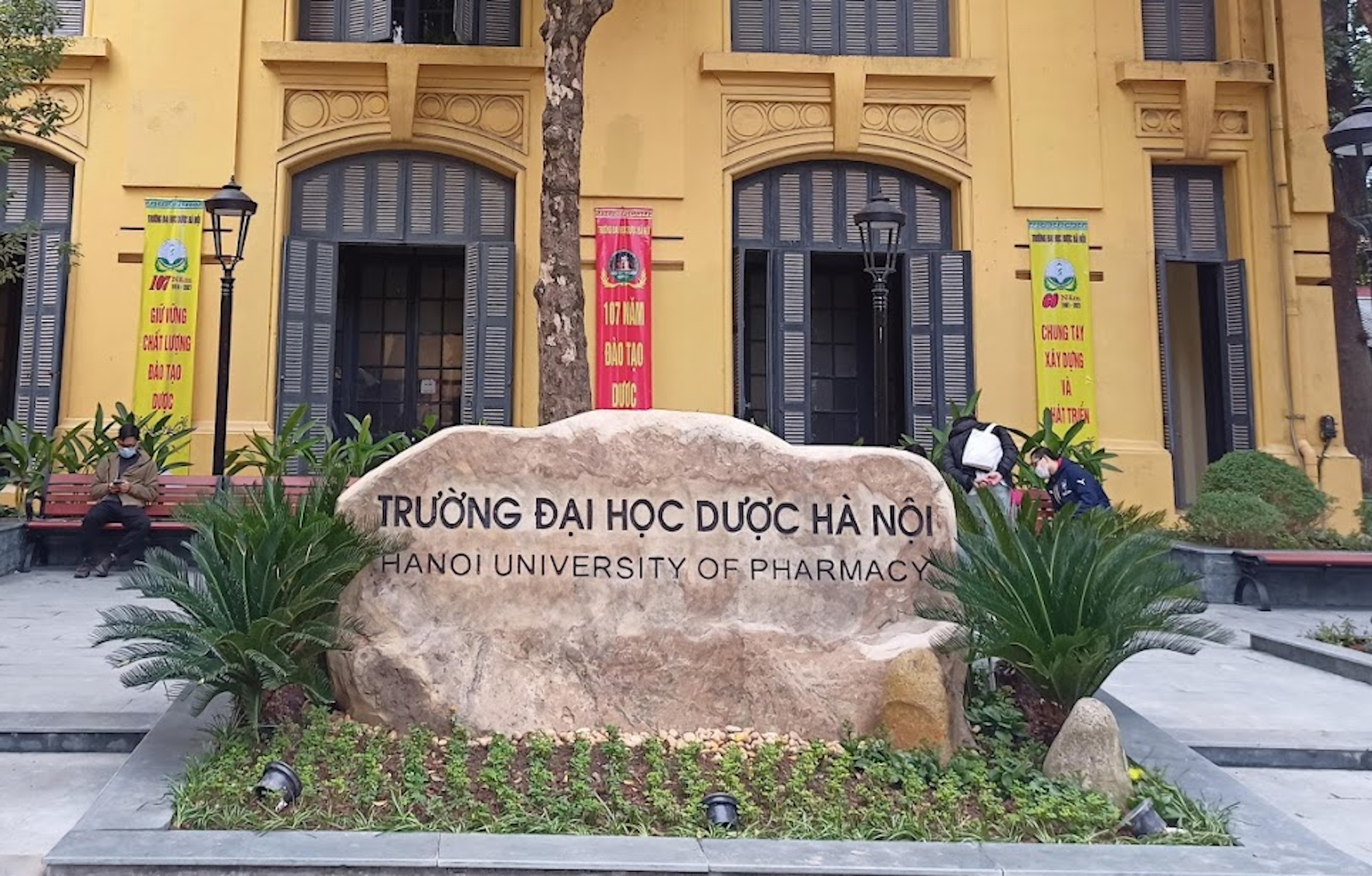 Trường Đại học Dược Hà Nội.