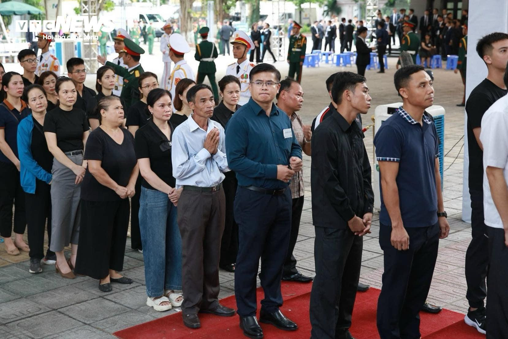 Dòng người nối dài vào viếng Tổng Bí thư Nguyễn Phú Trọng - 34