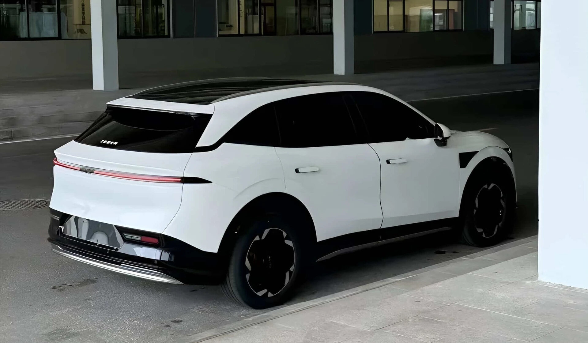 Đối thủ Tesla Model Y lộ ảnh thực tế - 6