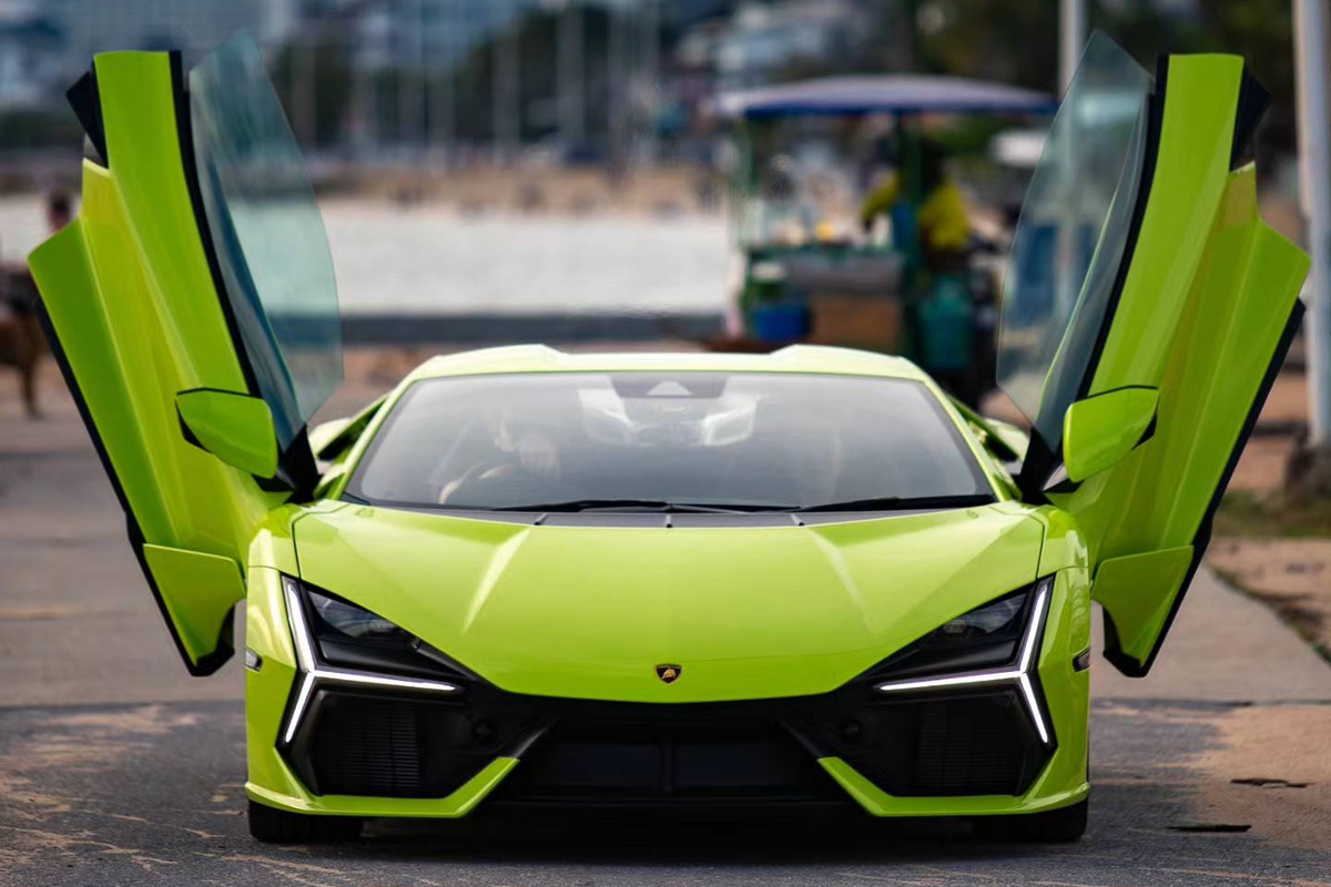 Trước đó, chiếc Lamborghini Revuelto đầu tiên tại Đông Nam Á đã được bàn giao tại Thái Lan. Xe có mức giá từ 47 triệu baht (khoảng 1,3 triệu USD).