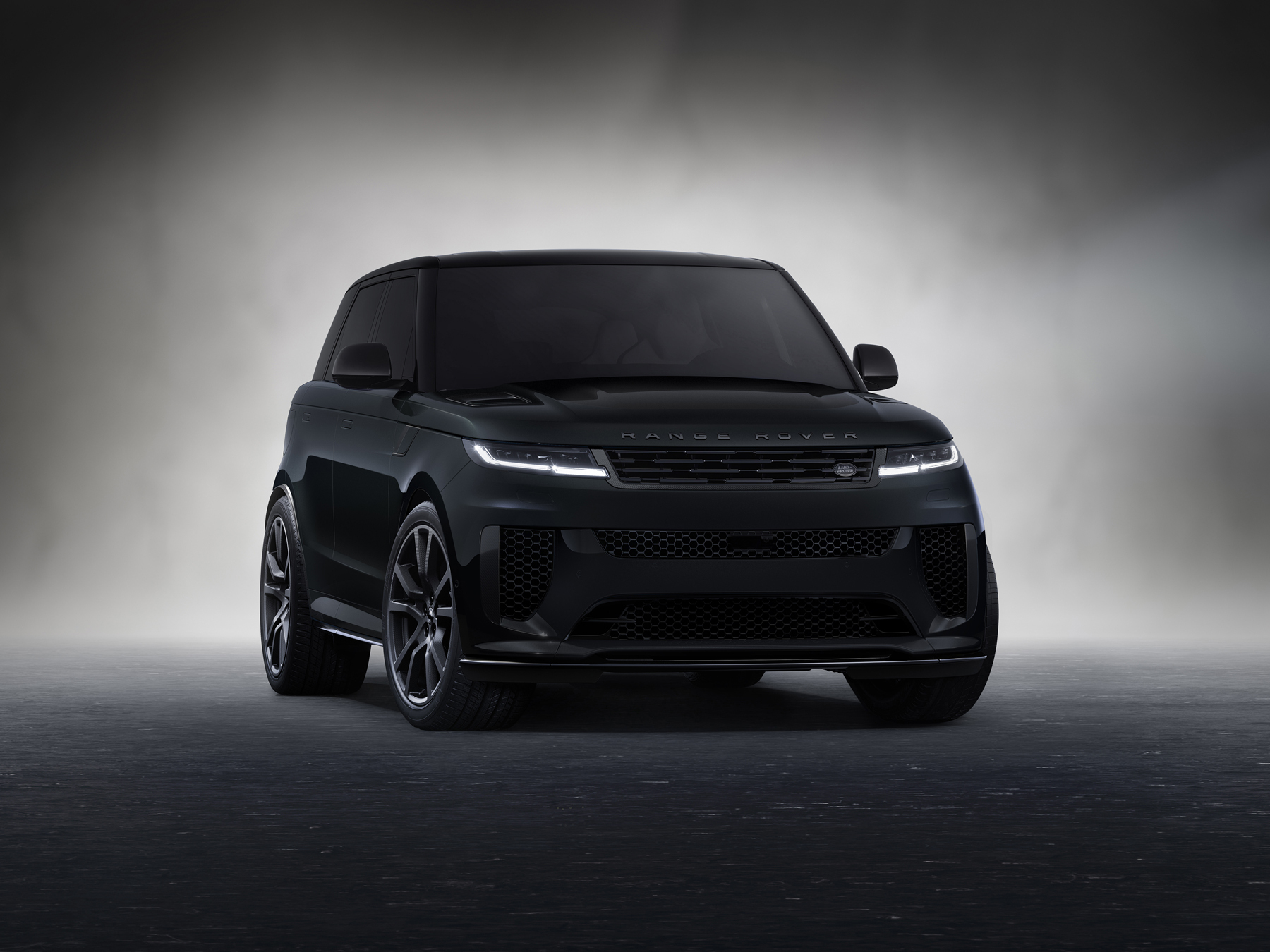 Range Rover SV EDITION TWO với màu đen Ligurian Black Gloss