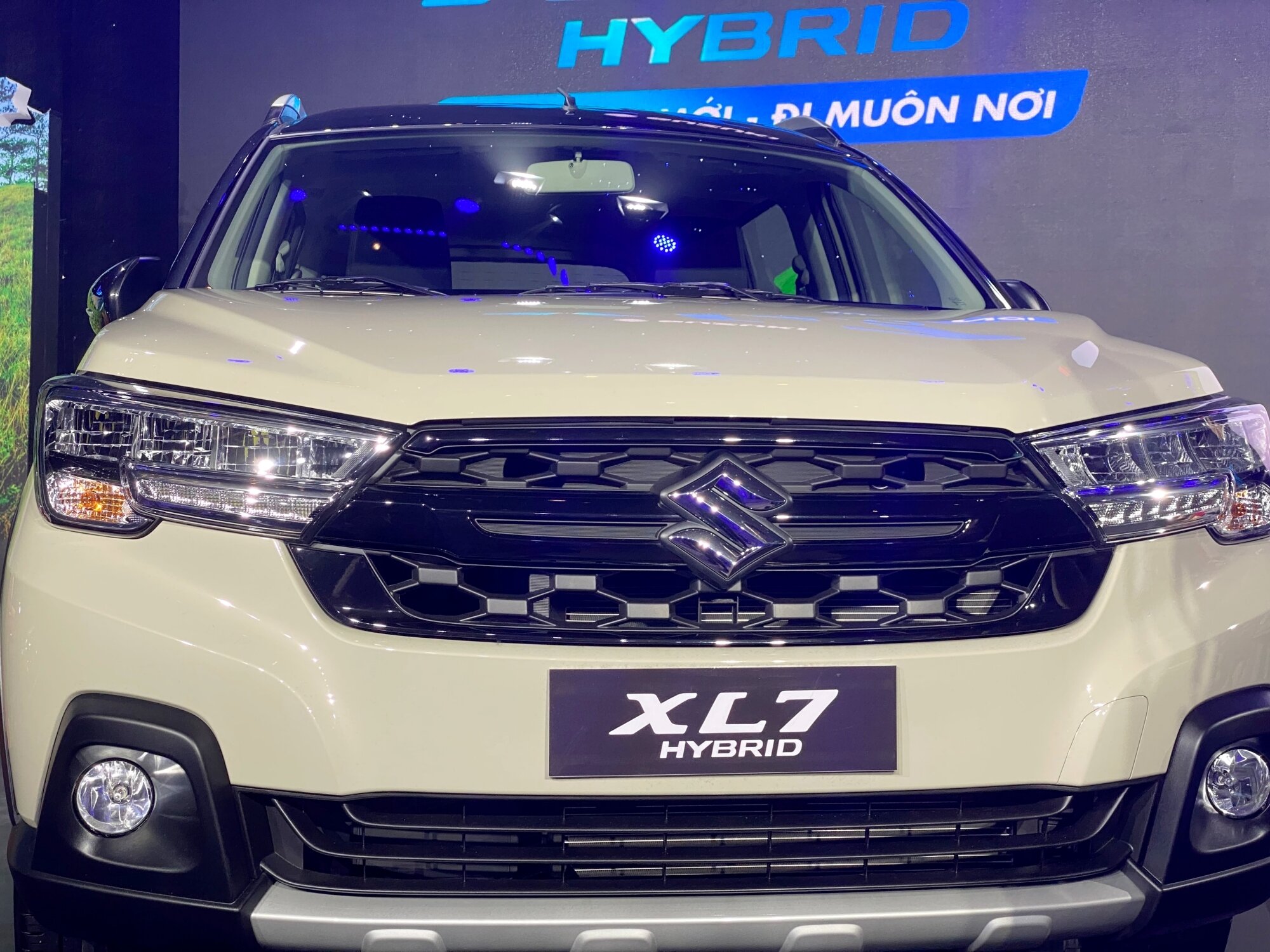 Phần đầu xe XL7 Hybrid mới ra mắt thị trường. (Ảnh: Đại Việt)