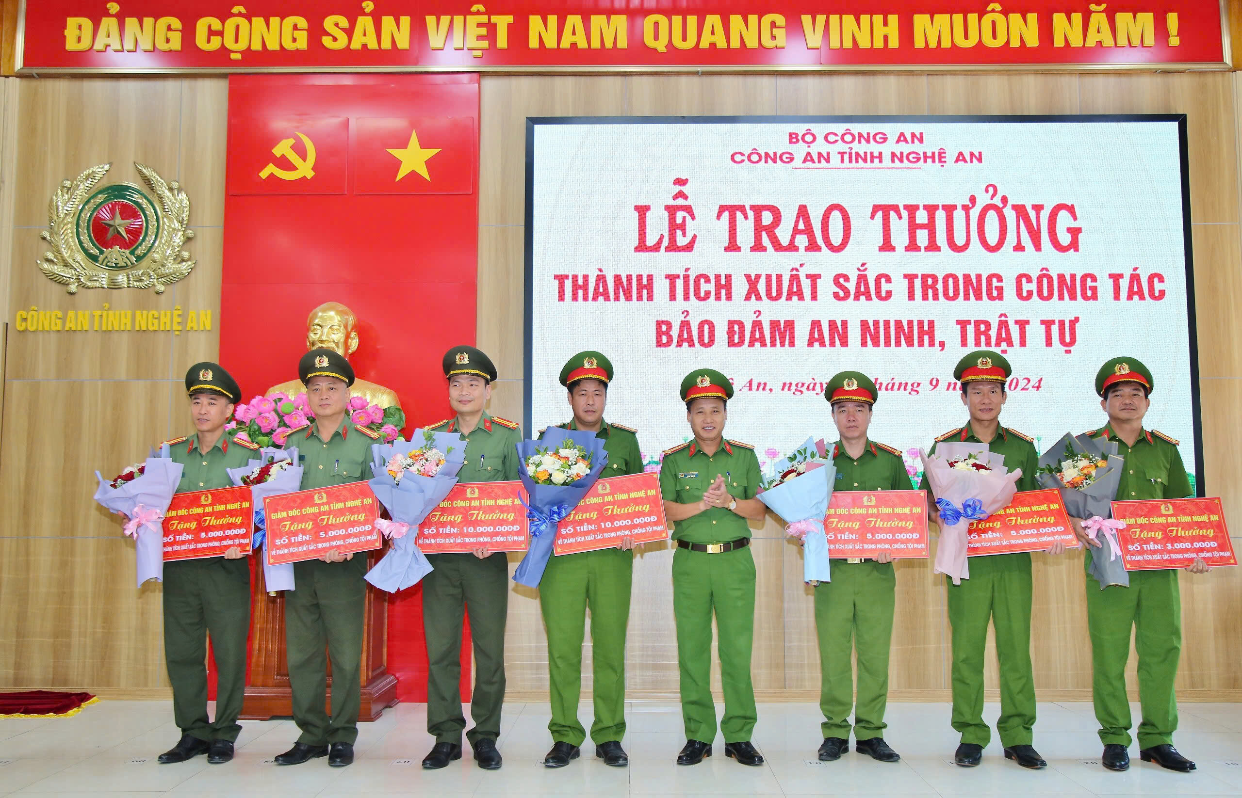 Lãnh đạo Công an tỉnh Nghệ An khen thưởng Ban chuyên án