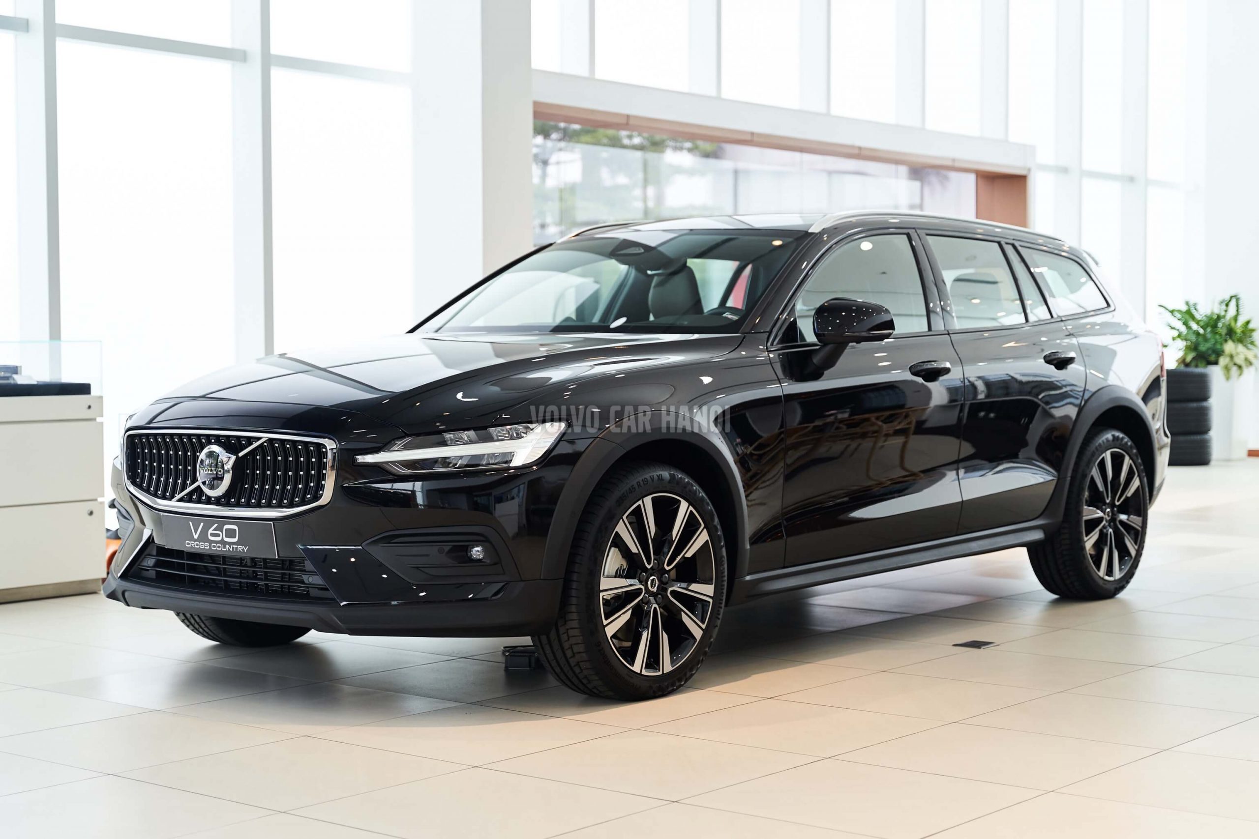 Volvo V60 Cross Country là mẫu wagon thể thao đa dụng (SUV) (Ảnh: Volvo Vietnam)