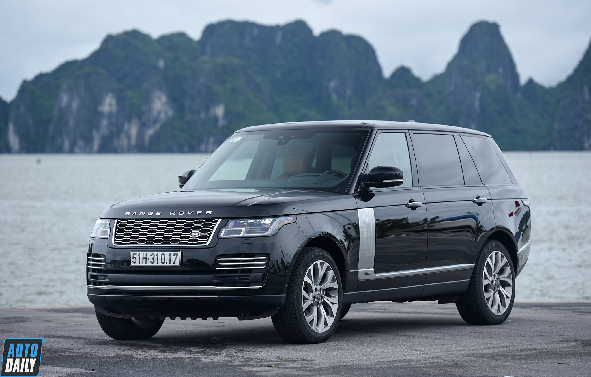 Range Rover Autobiography LWB P400 là mẫu SUV hạng sang cao cấp. (Ảnh: Autodaily)