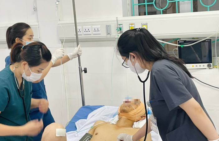 Nam bệnh nhân đang được theo dõi tại bệnh viện. (Ảnh: BVCC)