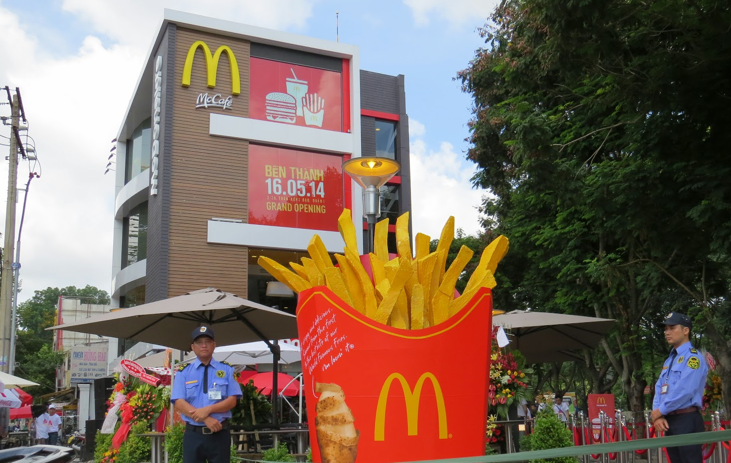 McDonald’s Bến Thành (2-2A Trần Hưng Đạo, Quận 1, TP.HCM).