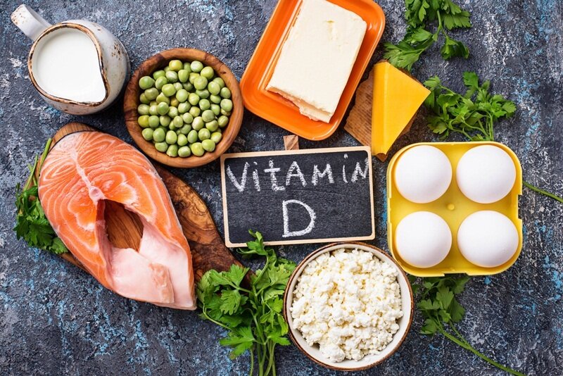 Nếu cảm thấy bản thân không nhận đủ vitamin D thì hãy thử bổ sung thêm các thực phẩm giàu vitamin này. (Ảnh: Express)