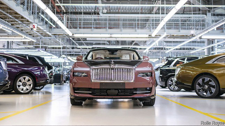 Rolls-Royce lên lịch ra mắt SUV điện đầu tiên - 1