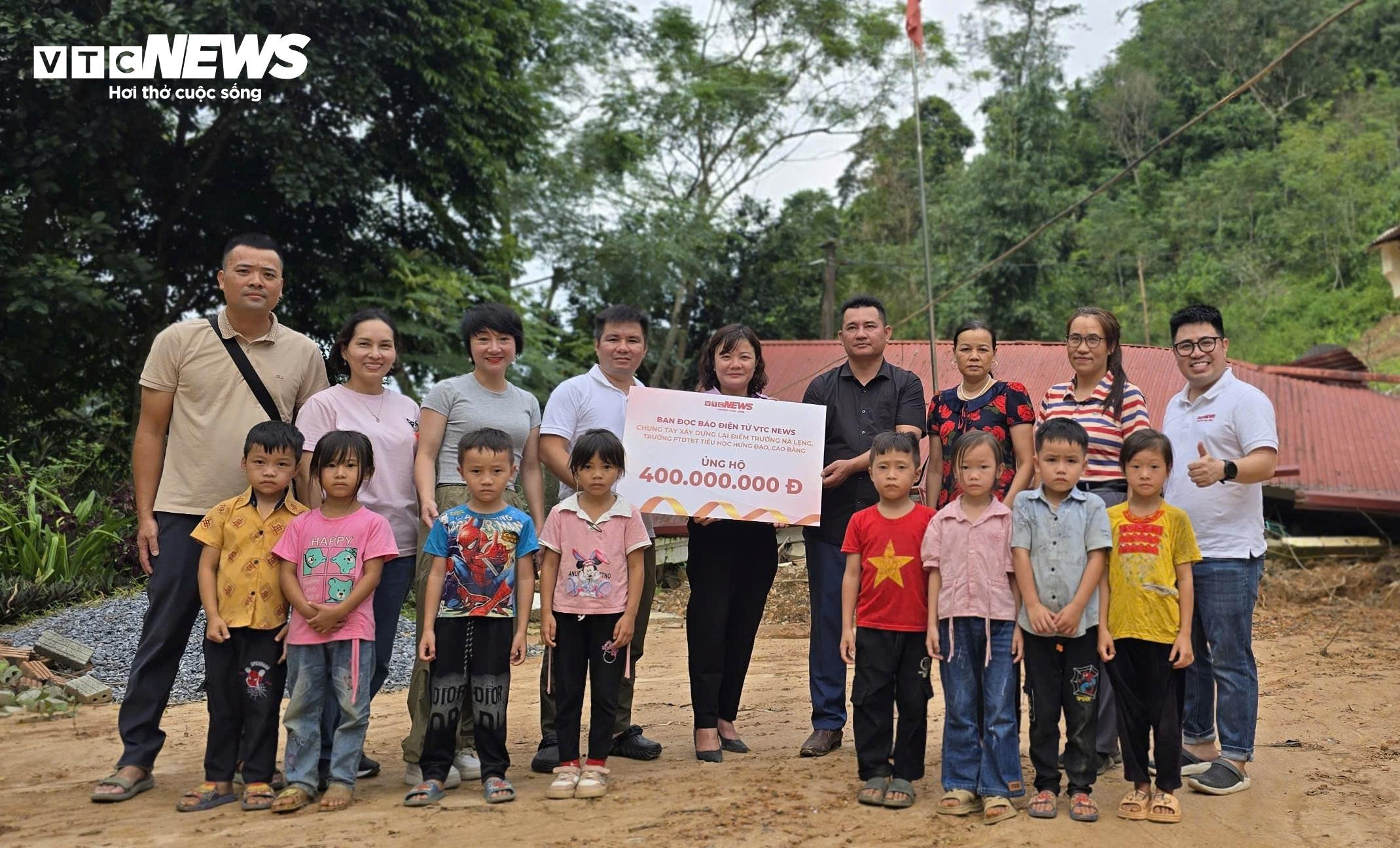 Độc giả Báo điện tử VTC News ủng hộ 400 triệu đồng xây lại 2 phòng học bị sụp đổ do mưa lũ ở điểm trường Nà Lẹng, Cao Bằng.