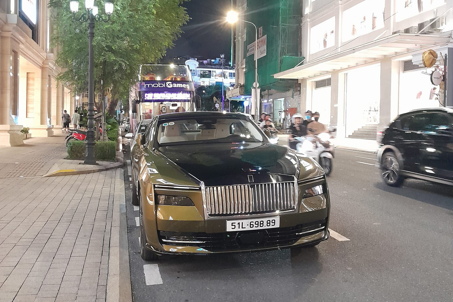 Lộ diện dàn siêu xe trị giá 60 tỷ của đại gia Sài Gòn, có xe giống của Minh Nhựa - 4