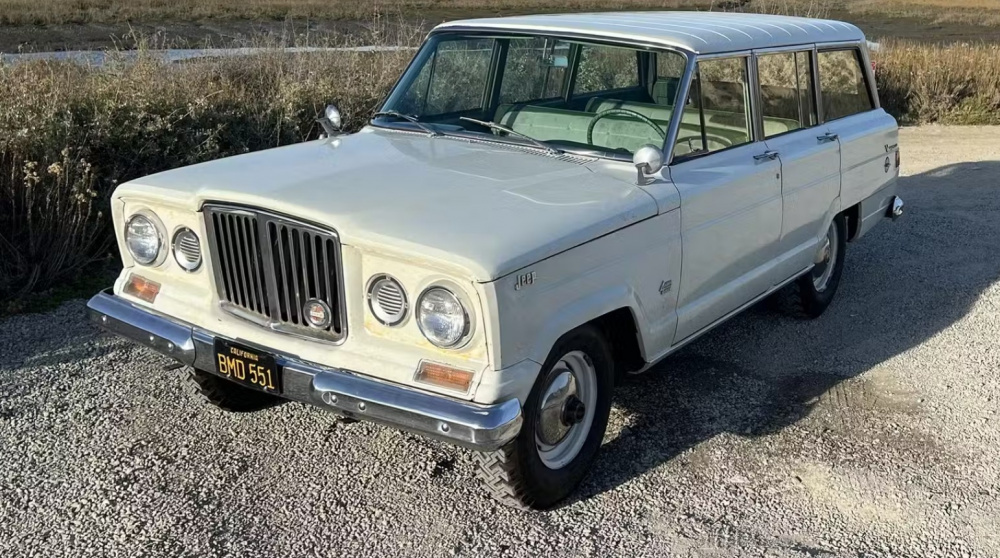 Xe Jeep Wagoneer.