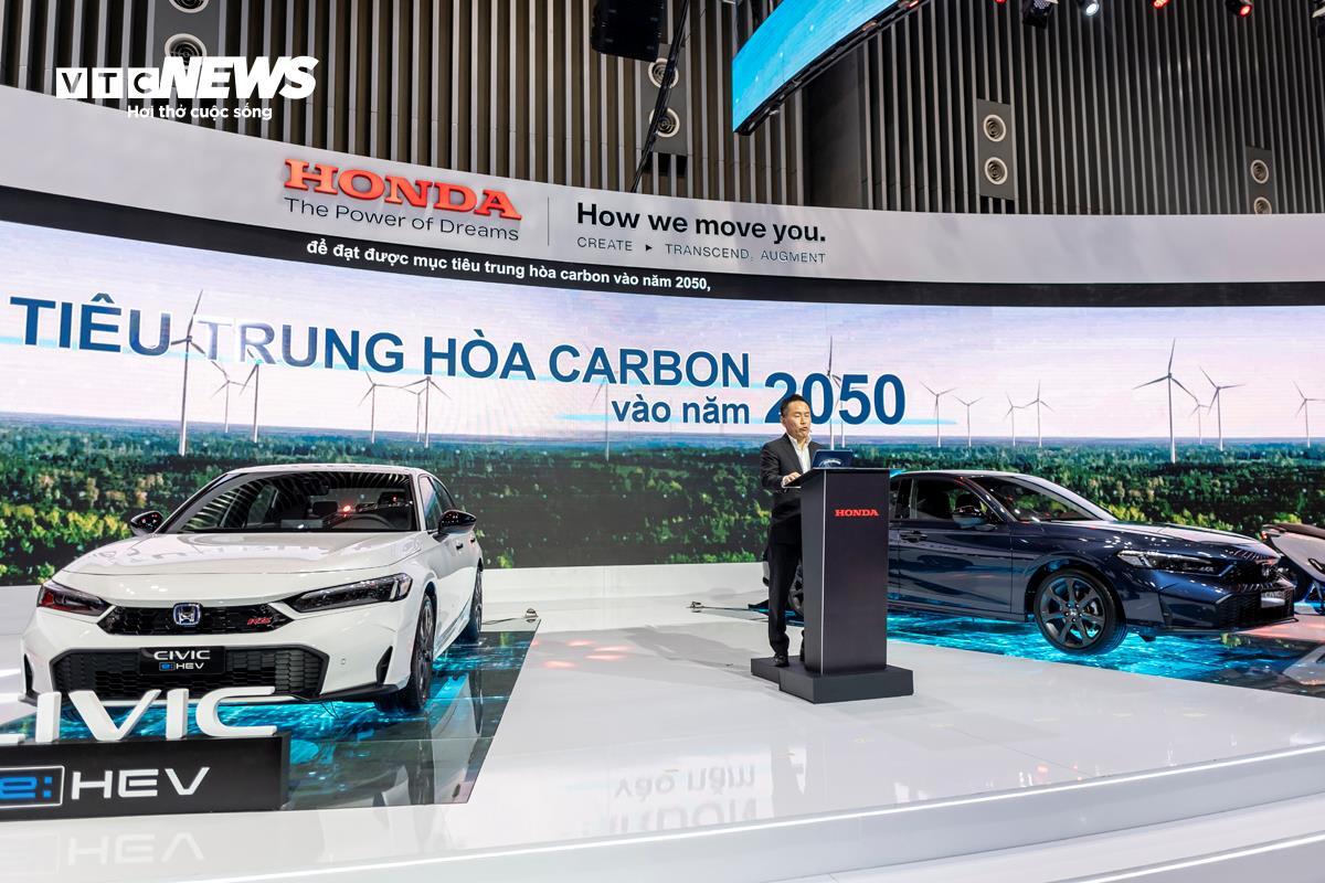 Vietnam Motor Show 2024 mang xu hướng điện hóa rõ nét với những sản phẩm xe thuần điện và xe lai điện.