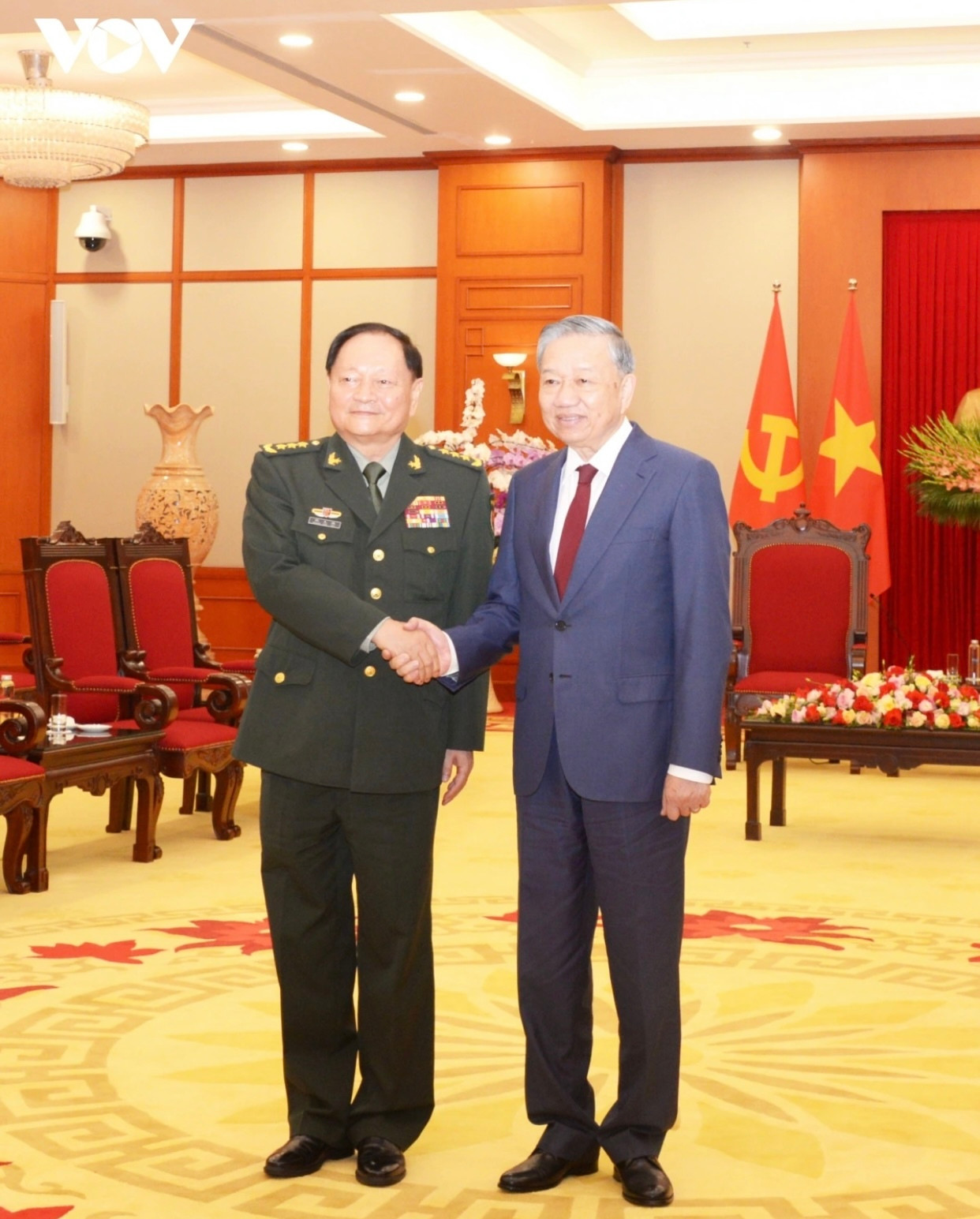 Tổng Bí thư, Bí thư Quân ủy Trung ương Tô Lâm tiếp Phó Chủ tịch Quân ủy Trung ương Trung Quốc.