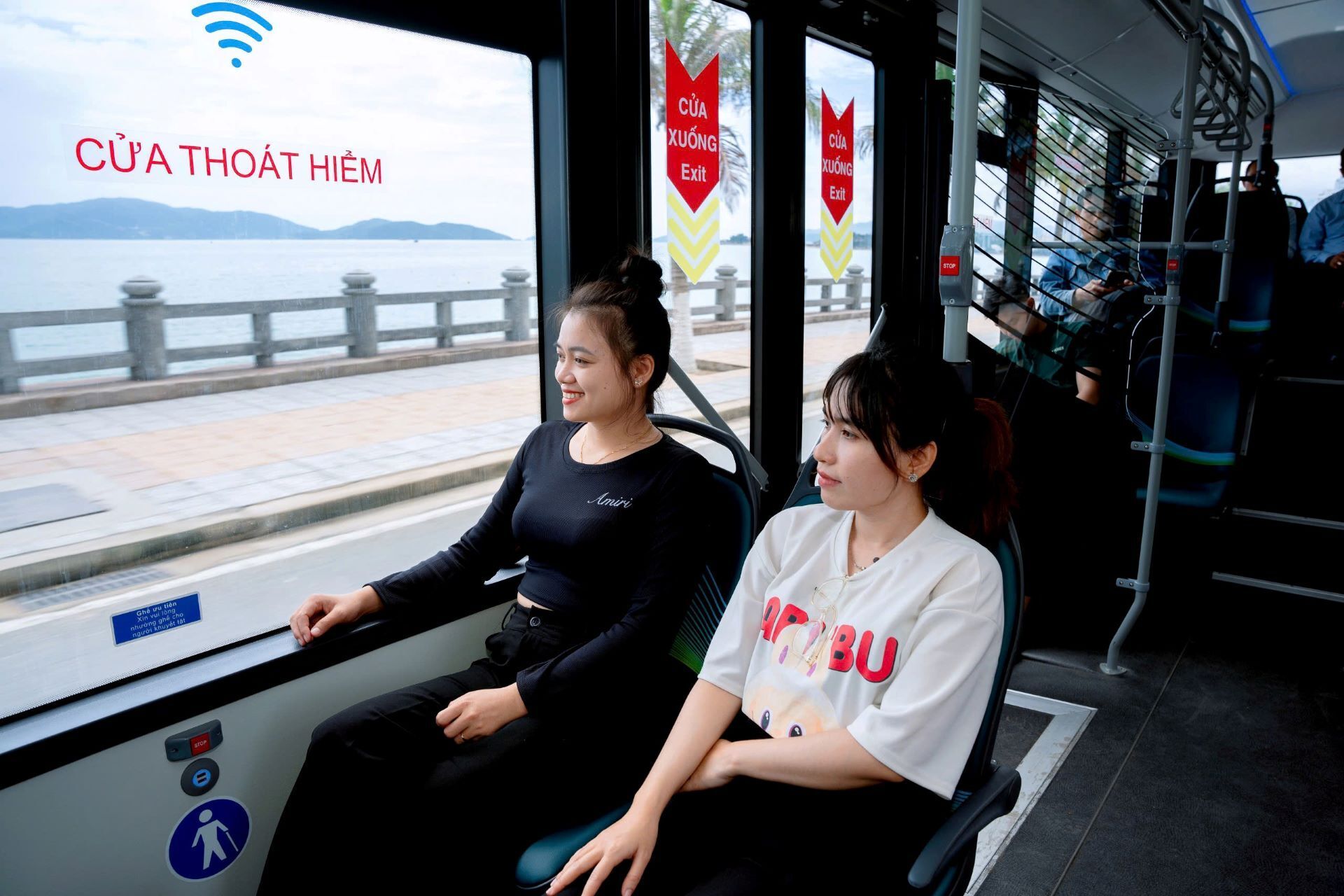 Người dân và du khách Nha Trang hào hứng trải nghiệm buýt điện VinBus - 5