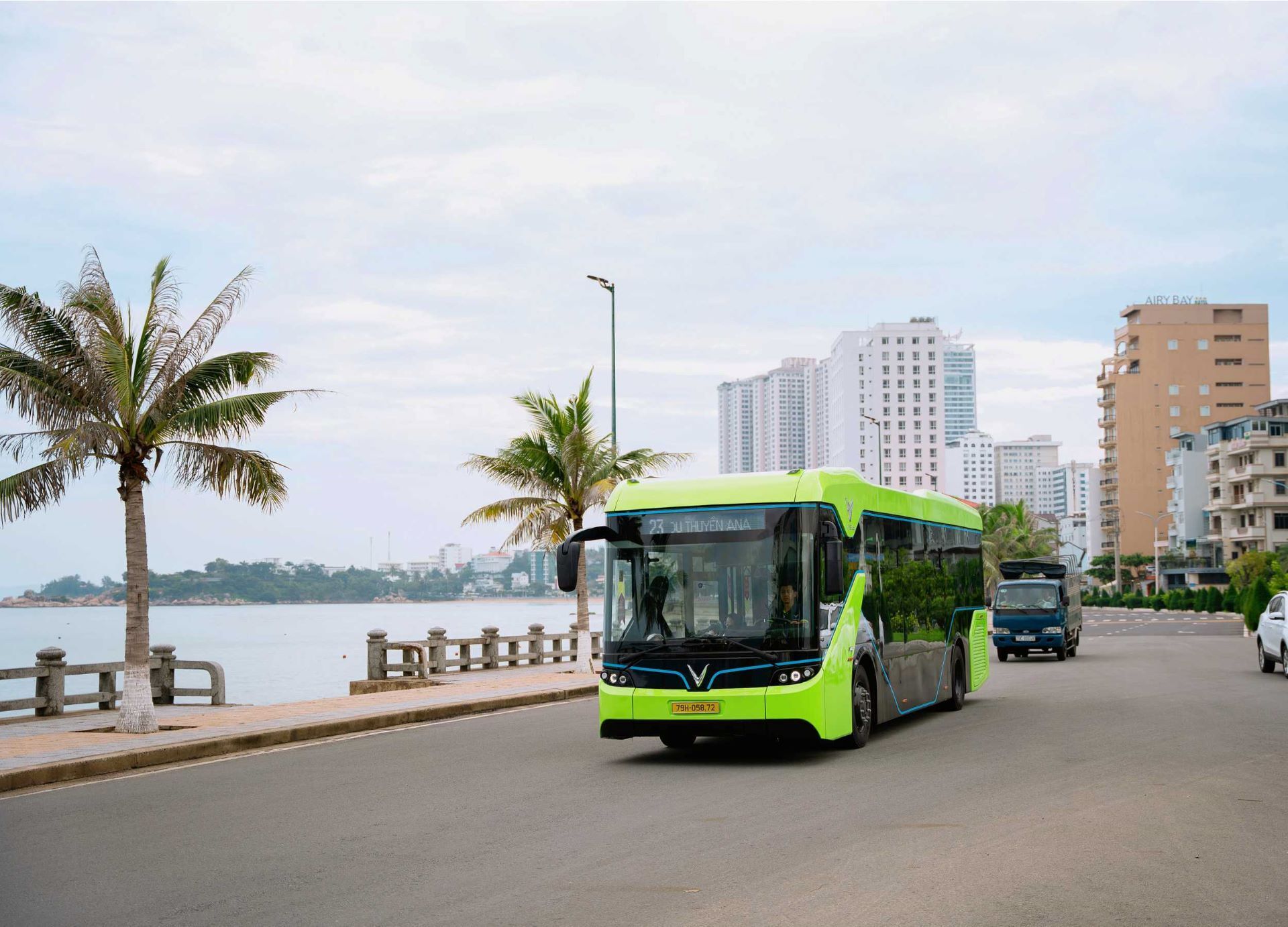 Người dân và du khách Nha Trang hào hứng trải nghiệm buýt điện VinBus - 7