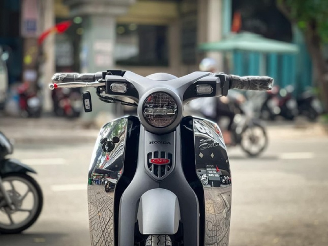 Honda Super Cub phiên bản Disney giá hơn 200 triệu đồng tại Việt Nam - 2