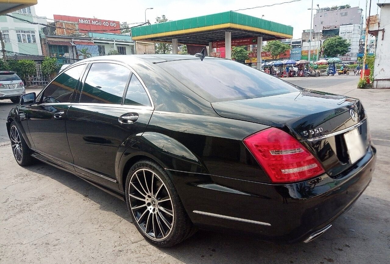 Nhiều mẫu xe sang như Mercedes S Class hay BMW 7 Series đang được chào bán với giá rất rẻ. (Ảnh: Đ.V)