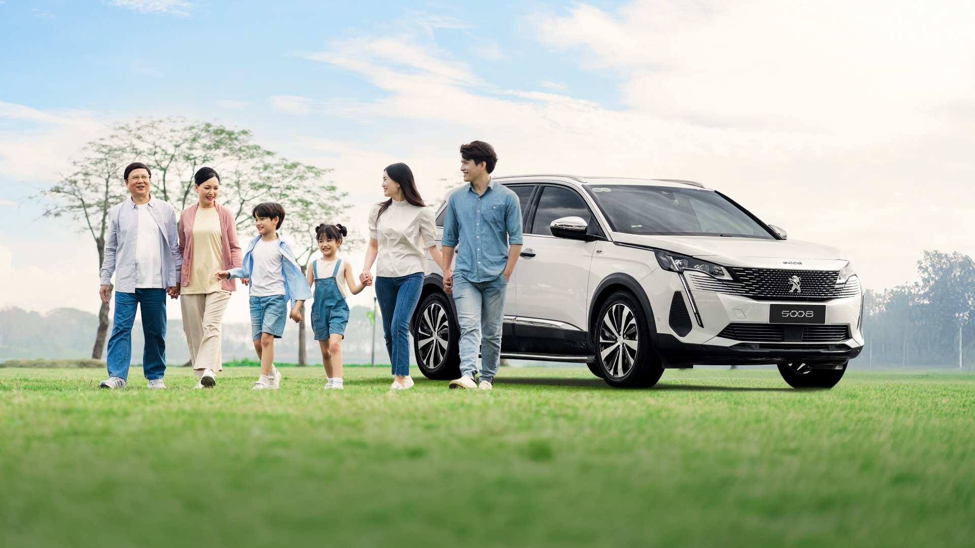 Peugeot 5008 là mẫu SUV 7 chỗ đa dụng với thiết kế sang trọng và nhiều tính năng tiện nghi.