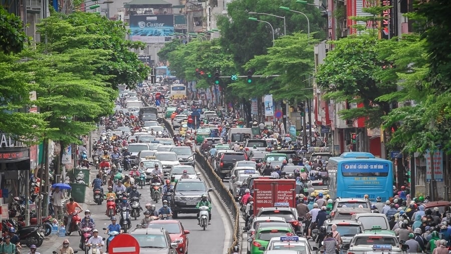 Không chuyển làn đường liên tục khi di chuyển trong thành phố. (Ảnh: VOV Giao thông)