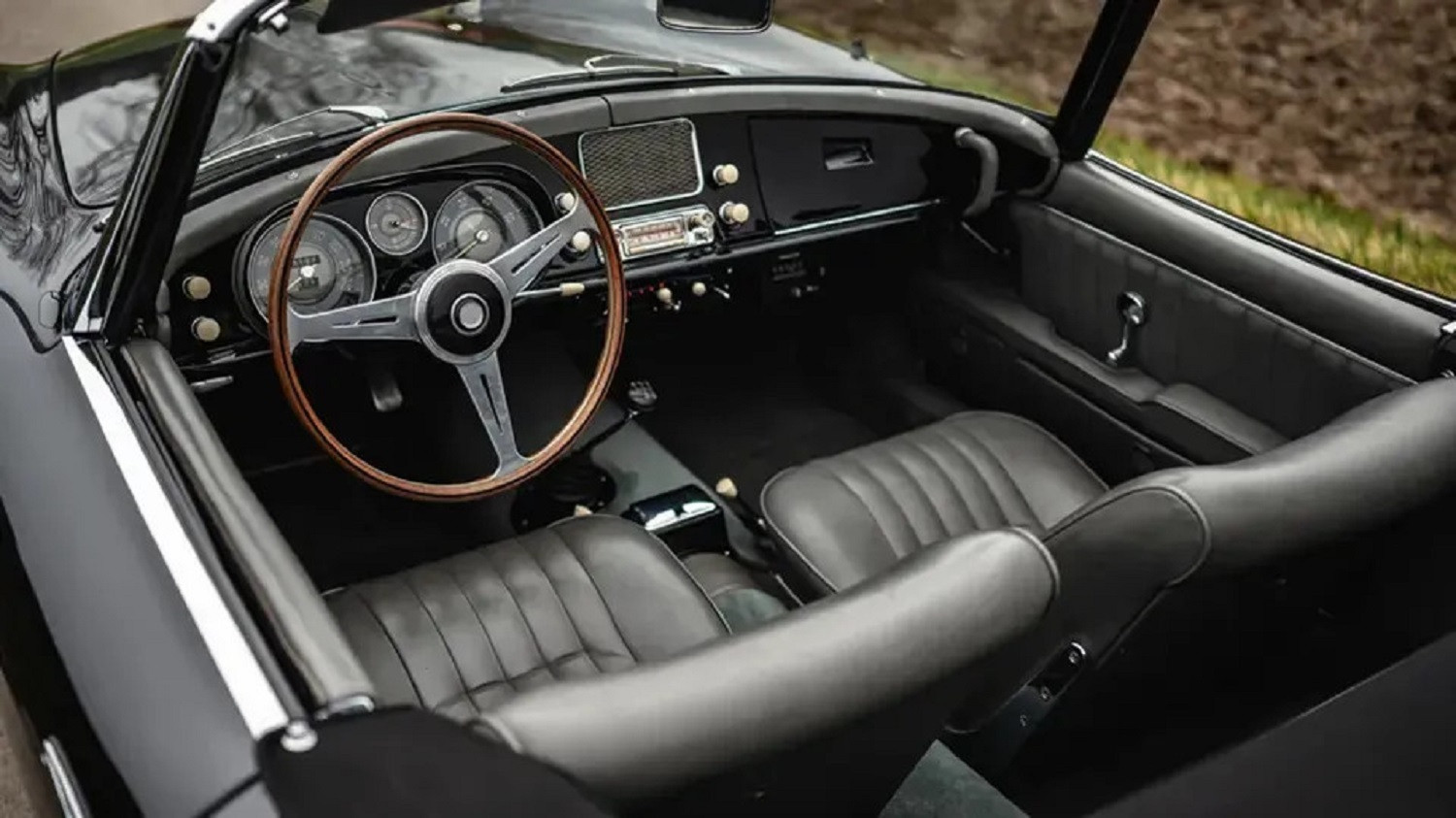 Xe siêu sang BMW gần 70 năm tuổi vẫn được bán với giá khủng - 2