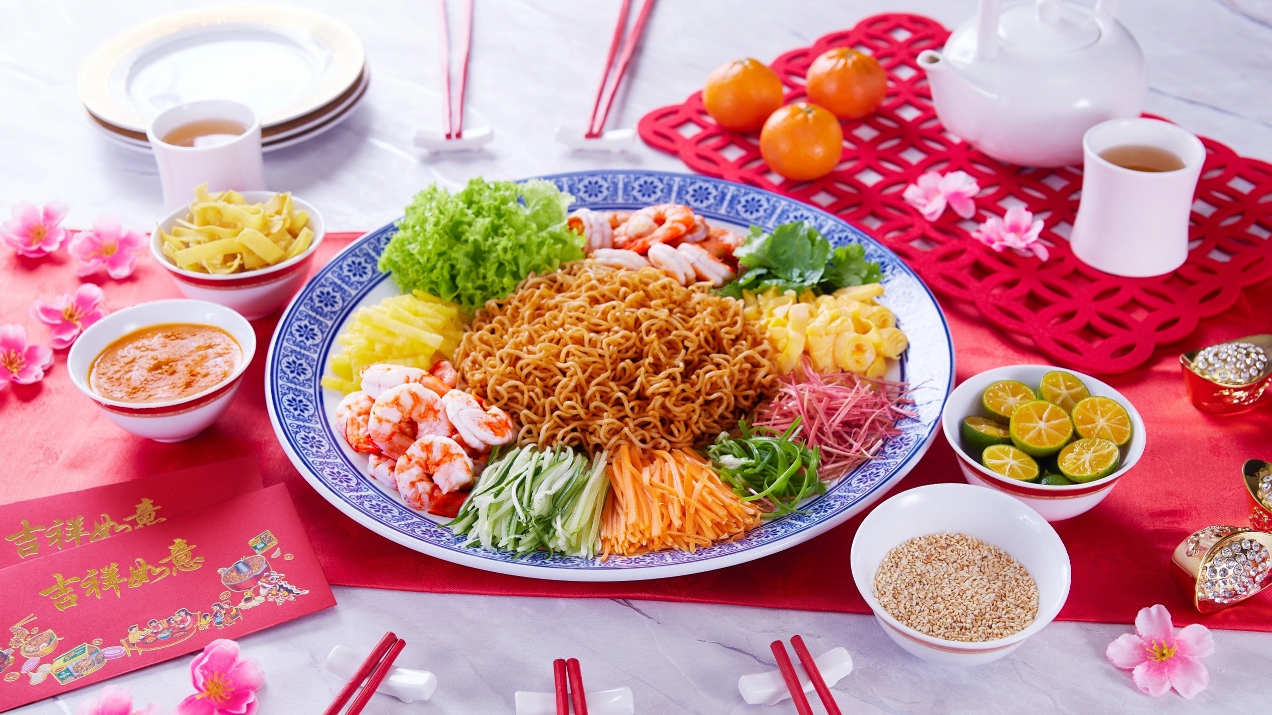 Yee Sang là món ăn mang lại may mắn trong năm mới ở Malaysia. (Ảnh: Maggi)