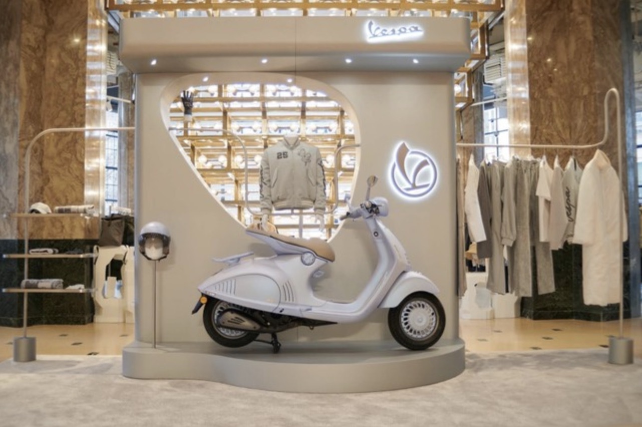 Vespa 946 phiên bản năm Rắn sắp về Việt Nam - 1