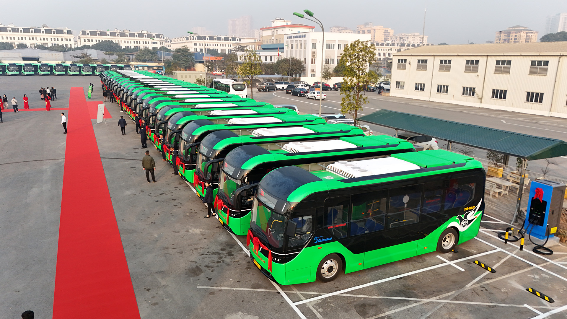 Cận cảnh mẫu xe buýt điện đô thị vừa ra mắt của VinFast - 2