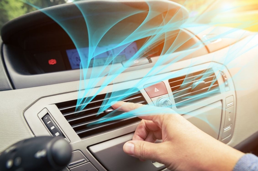 Không nên để nhiệt độ điều hòa trong xe quá thấp. (Ảnh: Christian Brothers Automotive)